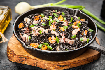 Black spaghetti with seafood