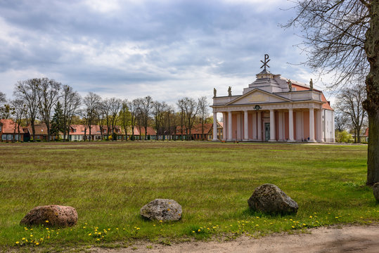 Stadtkirche (ehemalige Hofkirche) und Kirchplatz in Ludwigslust