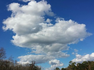Obraz premium Beautiful cloudscape in blue sky, natural background