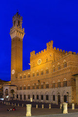 Fototapeta premium Piazza del Campo, Palazzo Pubblico, La Torre del Mangia, 102 m in Siena, Tuscany, Italy, Europe