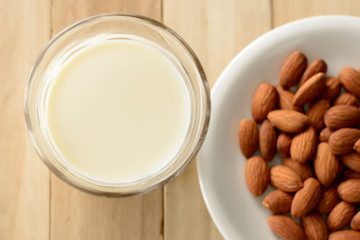 アーモンドミルク