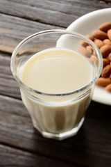 アーモンドミルク