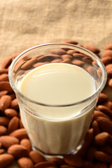 アーモンドミルク