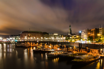 Fototapeta premium Hamburg bei Nacht