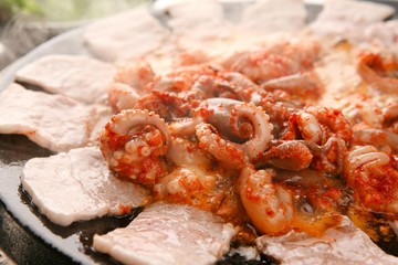  jukkumi samgyeopsal. Stir-fried Small Octopus with pork belly