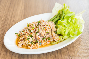 Spicy minced chicken salad