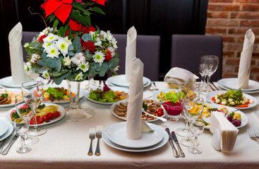 Serving banquet table