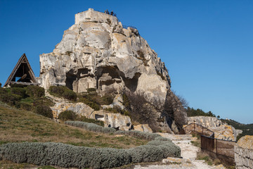 Fototapeta na wymiar Ruins of the castle standing atop of picturesque village Les Baux-de-Provence, France