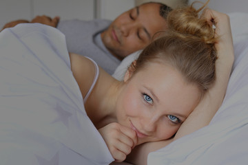 Obraz na płótnie Canvas Couple sleeping in bed
