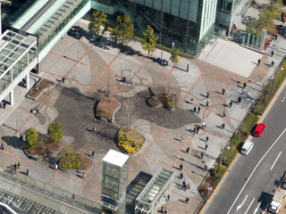 ビル街の広場
