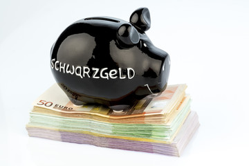 Schwarzes Sparschwein auf Geld