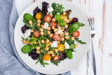 Healthy Salad with Chickpeas like Caprese