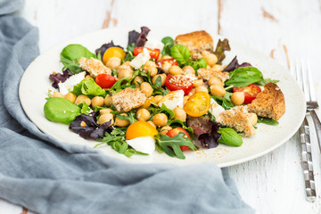 Healthy Salad with Chickpeas like Caprese