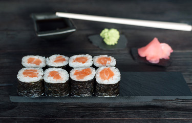 Salmon roll