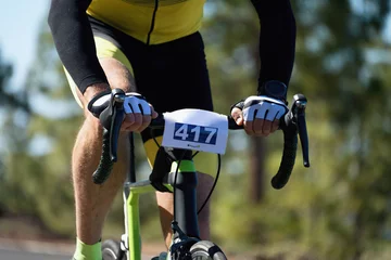 Tableaux ronds sur aluminium brossé Vélo Cycliste dans la course sur un guidon de vélo de route détail