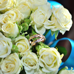 wedding rings and roses