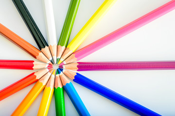 Naklejka premium Bunch of sharp colorful pencils