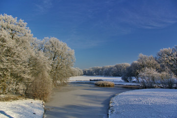 Fototapeta na wymiar Emmasee im Bremer Bürgerpark im Winter