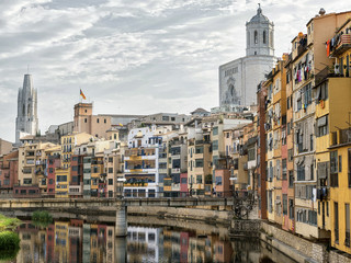 Naklejka na ściany i meble Girona (Catalunya, Spain) houses along the river