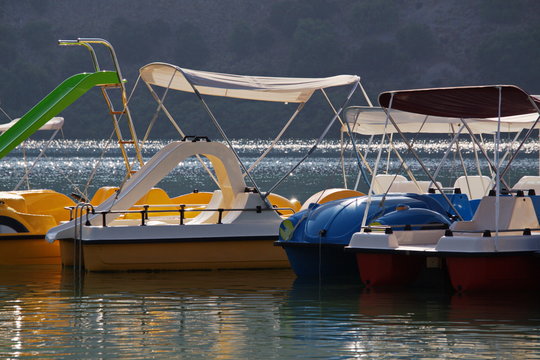 Tretboote auf Kournas See auf Kreta