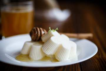 Fototapeta na wymiar sweet dessert panna cotta with honey