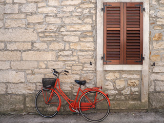 Fototapeta na wymiar Old bicycle on a side street