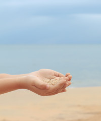 Fototapeta na wymiar sand in hand of a child