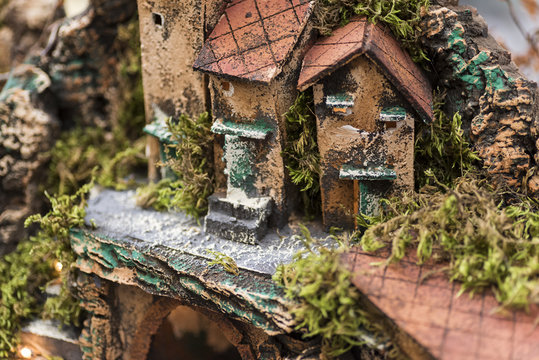 houses, villages and objects to create the crib, " presepe napoletano"