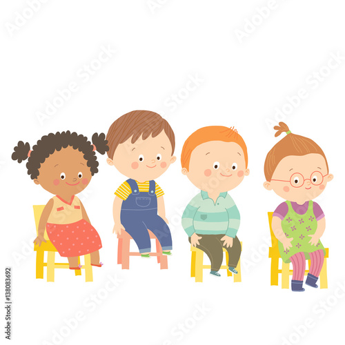 "Preschool children sitting on chairs and smiling." fichier vectoriel