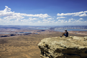 Fototapeta premium Man sitting above the Colorado River