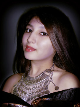 beautiful girl with necklace/photography with scene of the beautiful girl with necklace on dark background