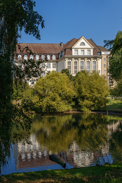 Fennsee mit Friedrich-Ebert-Gymnasium (ehemaligen Oberrealschule) Berlin-Wilmersdorf