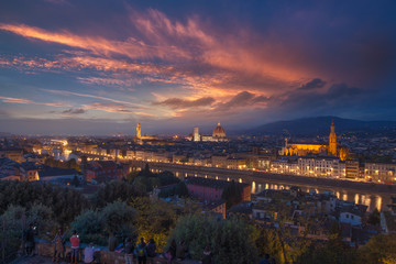 Fototapeta na wymiar Panorámica al atardecer en la hermosa Florencia, Italia.
