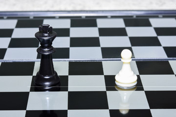 black king leadership in corner chess game