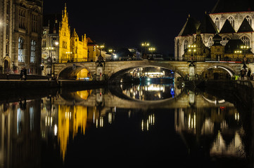 Obraz premium Reflection at night in Ghent, Belgium