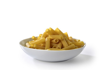 piatto di maccheroni crudi