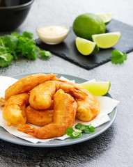 Shrimp fried in batter with sauce.