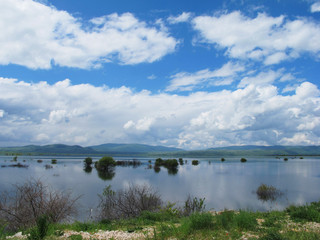 Fototapeta na wymiar Panoramic view of clouds reflection in a breathtaking european lake in Croatia