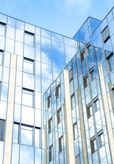 Glasfassade eines Bürogebäudes