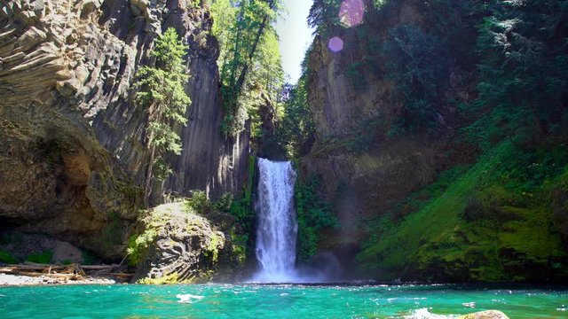 Toketee Falls | Static 4K Video | Wide | Southern Oregon