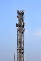 Wieża maszt telekomunikacyjny, technologia bezprzewodowa. - obrazy, fototapety, plakaty