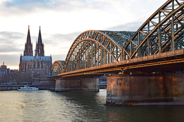 Rheinbr&uuml;cke und Dom in K&ouml;ln