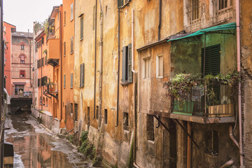 Fototapeta na wymiar Hidden canal in Bologna Italy