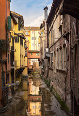 Fototapeta na wymiar Bologna hidden canal