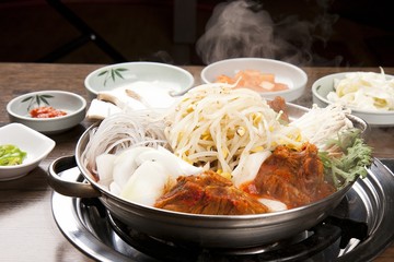 Spicy Back Rib Hot Pot. deunggalbi.