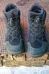 Серые зимние ботинки