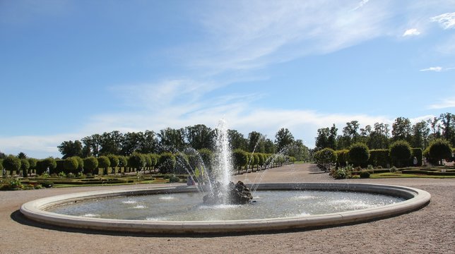 fountan inthe middle of the nature