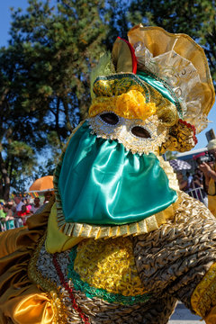 Beau masque à la parade du littoral de Kourou en Guyane française