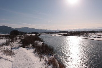 雪の千曲川/信濃路を流れる日本一長い川の千曲川