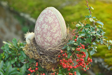 Decorative eggs in the nest